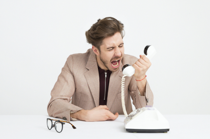 How do I deal with an unhappy customer on the phone?